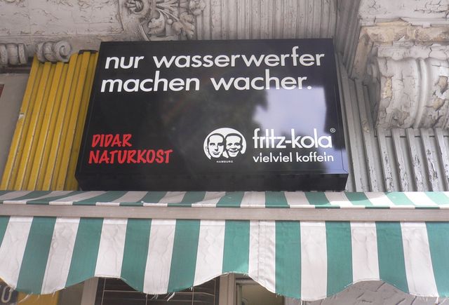 naturkost fritz-kola wach wasserwerfer cola werbung getrnke hamburg schanzenviertel 