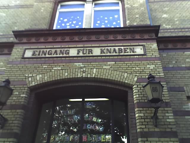 Knabeneingang knaben schule berlin eingang kreuzberg 