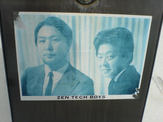zen tech boys ehrenfeld kln streetart aufkleber 
