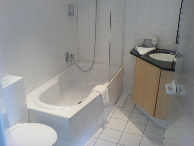 BADEWANNE!!!!e!ns hotelzimmer badewanne dietzenbach 