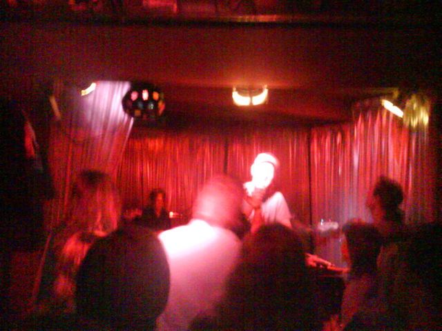 bei den t�ren im wohnzimmer tsunami t�ren band konzert 