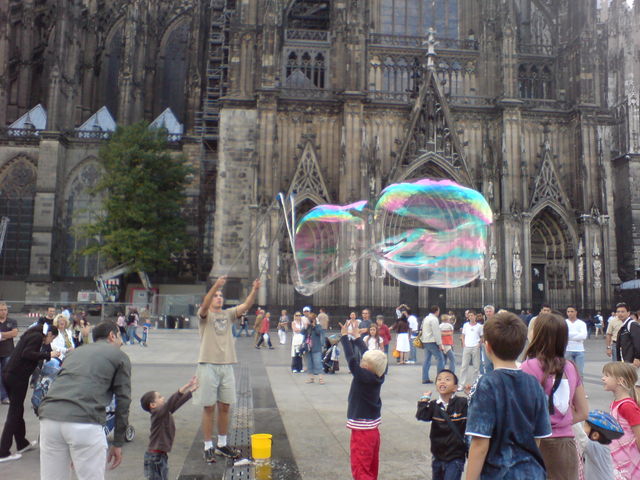 Big bubble bubble seifenblase dom kinder kln 