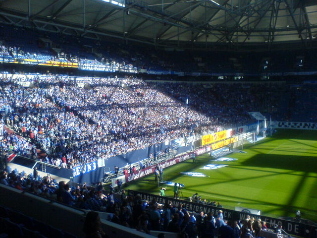 Sonnige Nordkurve fussball sonne fu�ball open-air einkaserniert nordkuve schalke gelsenkirchen schalke04 veltins-arena 