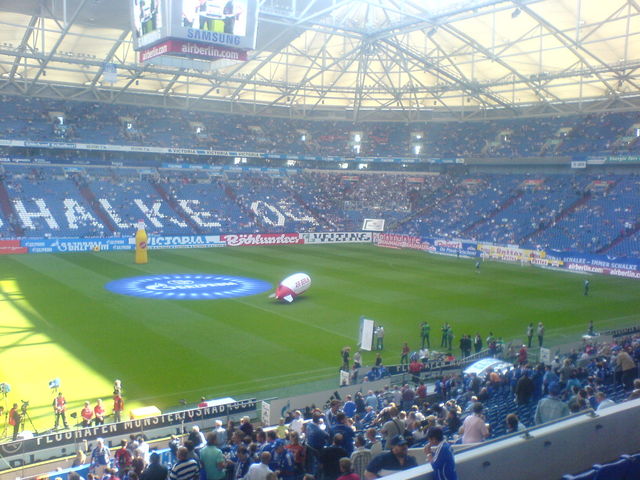 auswrtsfans einkaserniert. stadion fans einkaserniert schalke gelsenkirchen veltins-arena 