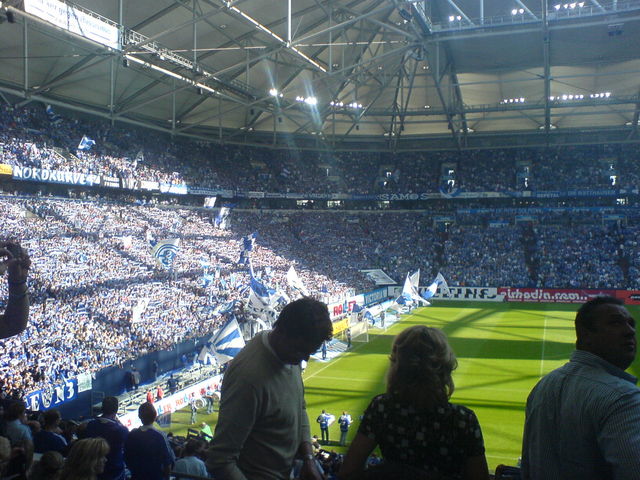 Fahnenmeer fussball fuball stadion fans gelsenkirchen veltins-arena 04 schalke04 