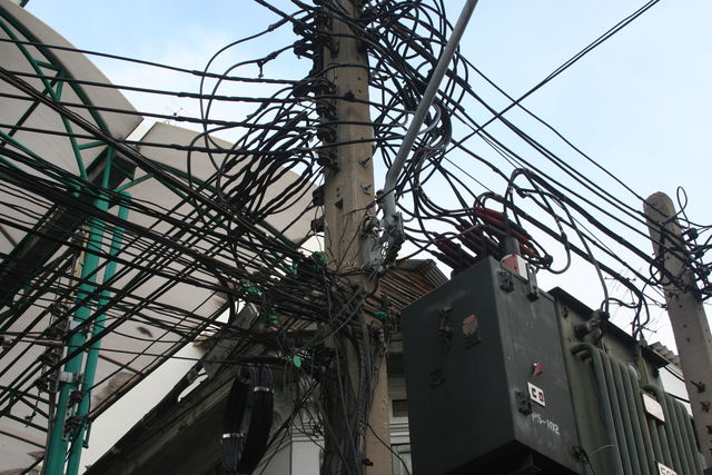 Stromversorgung in Bangkok wirrwarr strom kabel bangkok 