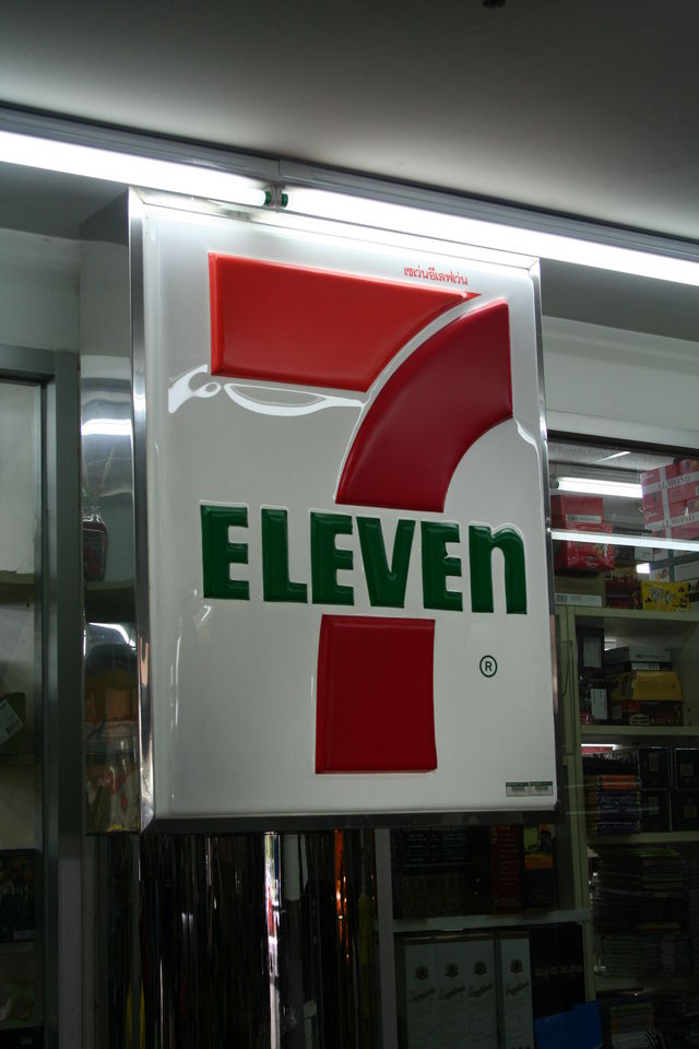 seven eleven! 711 7eleven supermarkt 