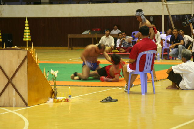 thai boxen kloppe thaiboxen stadion olympiastadion boxen phnompenh 