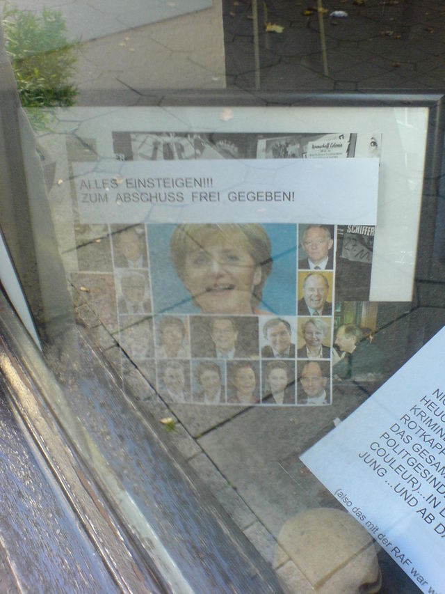 ALLES EINSTEIGEN!!! abknallen abschiessen autoscooter einsteigen fotogeschäft jahrmarkt leyen stasi-schäuble steinmeier terrorismus merkel stoiber von müntefering galerie bilder der terror terrorland raf 