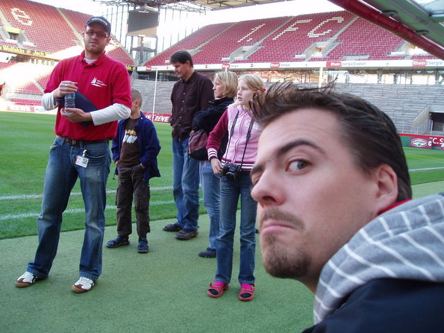 Blick von der Trainerbank einwechseln fussball kln pnzli rasen fuball stadion trainer klle fhrung rheinenergiestadion 