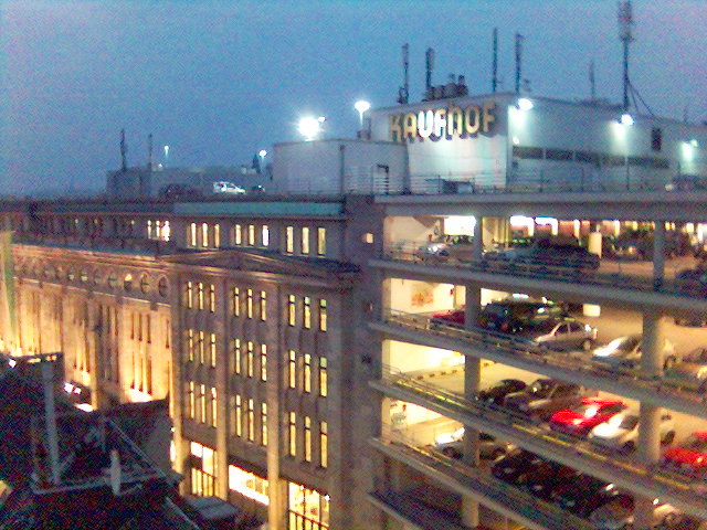 gldener kaufhof parkhaus abend kaufhof abendlicht parkdeck 