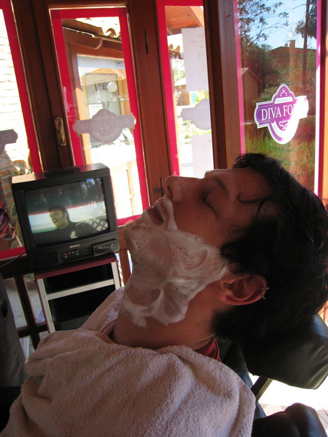 Down at the barbershop... barbier gr�ndlich stinken knuddel t�rkei kusadasi 