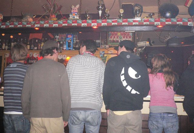 anstand esther theke bar chris philipp p�nzli stephan schnaps hammondbar 