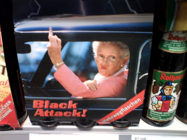 BLACKATTACK!! blackattack stinkefinger bier oma 