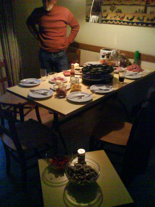 Raclette frischk�se geschnetzeltes mais pute salami sossen speck thunfisch zaziki zwiebeln brot pilze schinken toast paprika centerparks center_parc2007 centerparc 