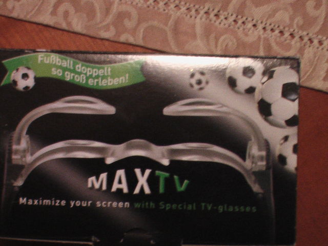 Ganz groer Fuball maxtv augen brille tv fuball fernsehen gro lupe maximize 