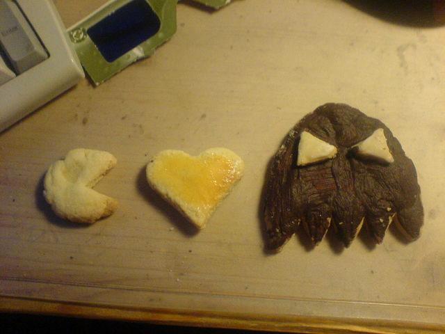 weihnacht, das fest der liebe ! wheinachtsgeb�ck xmas kekse pacman peace love pl�tzchen 