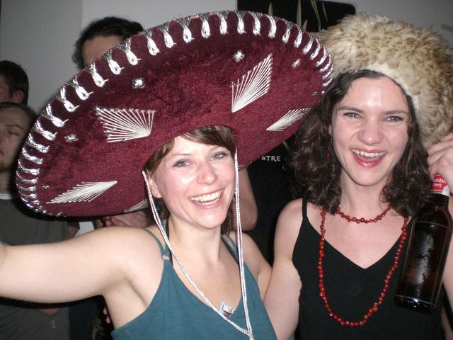 Wohlbeh�tet hut nina party vanessa stolzestra�e 8.12.07 beh�tet 