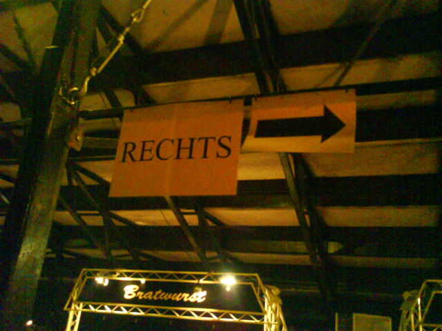 Rechts... hinweisschild rechts selbsterkl�rend �berfl�ssig 