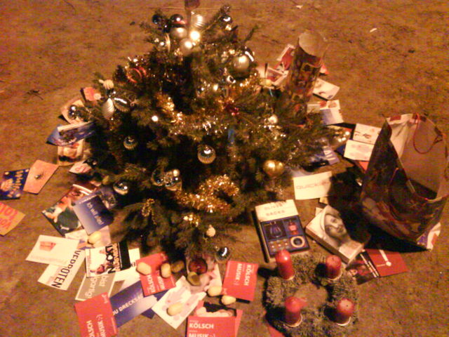 Manchmal ist Weihnachten doch irgendwie nett... postkarten k�ln weihnachten s�dstadt weihnachtsbaum b�cher schmuck eierpl�tzchen 