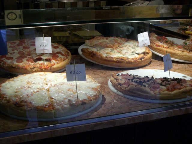 Stck Pizza ,3 Euro ! pizza schaufenster stck venedig 