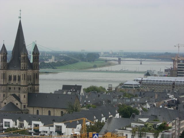 ber den Dchern Klns brcken dom kln rhein wiesen dcher 