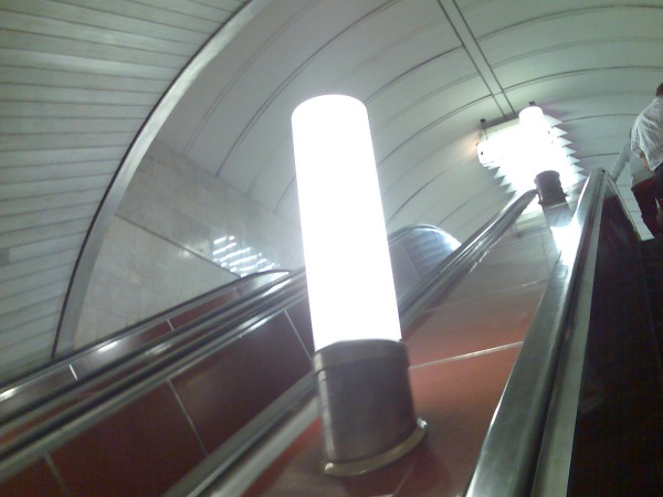 lampen rolltreppe lampen metro moskau 