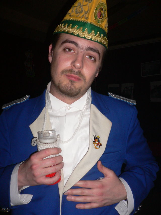 abschiedsschmerz abschied narr nubbelverbrennung p�nzli narrenkappe trauer karneval_2008 