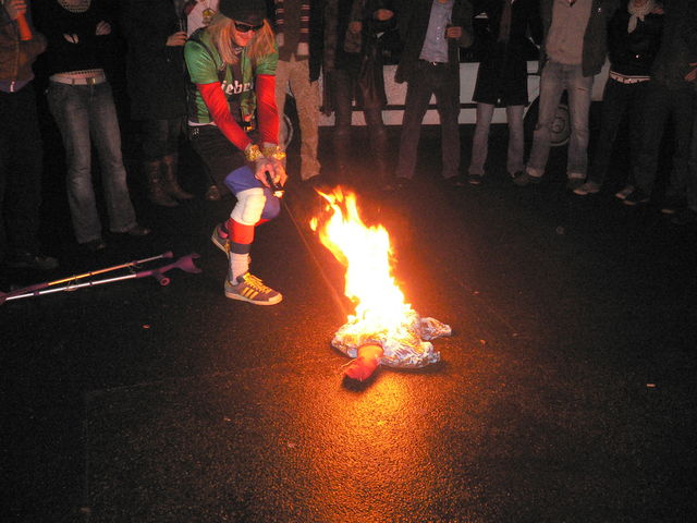 schlechtes gewissen spiritus daniel brand hammondbar karneval_2008 nubbelverbrennung katharsis feuer 