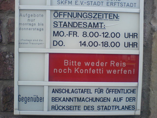 Es gibt keinen Reis, Baby ! erftstadt konfetti konfettiverbot reisverbot standesamt trauung schild hochzeit tafel reis 