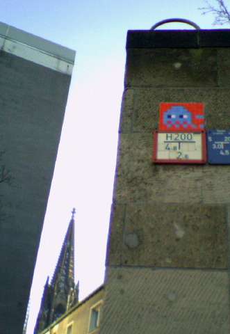 entdeckung dom invaders streetart pixel 