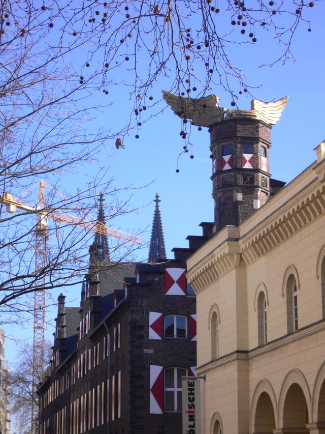 k�ln kompakt fl�gelauto zeughaus auto dom himmel k�ln kran 