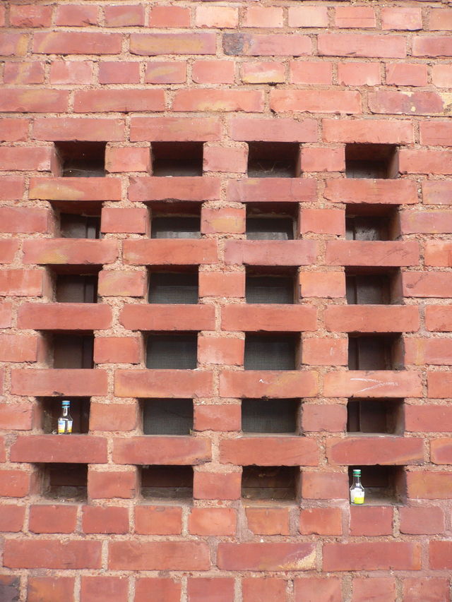 setzkasten l�cher mauer schnaps 