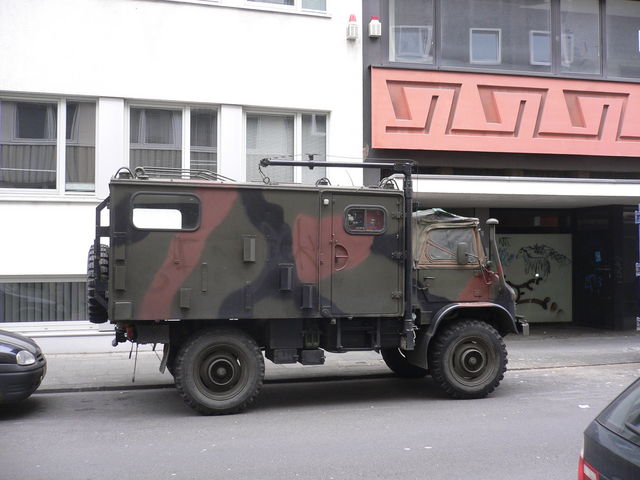 irgendwie fehl am platze fahrzeug tarnfarben kln militr 