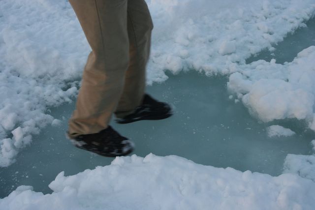 Auf brchigem Eis arvidsjaur eis steam fsse schweden gefroren nordkap2008 
