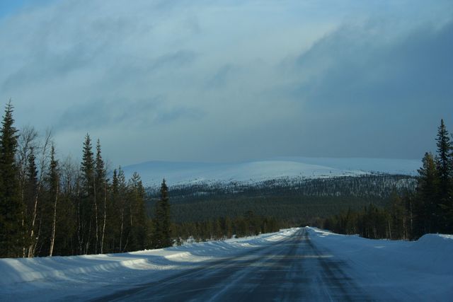 geradeaus schnee strasse berg horizont nordkap2008 geradeaus 