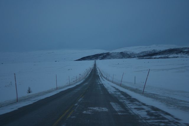 Lost Highway schnee strasse norwegen nordkap2008 geradeaus 