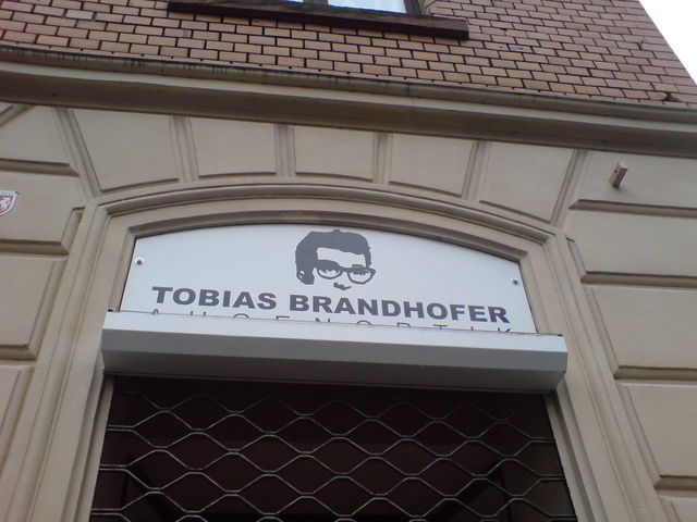 An wen erinnert euch dieses Gesicht??? optiker brille lars s�dstadt 