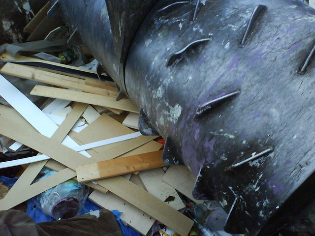 Der Zermalmer! m�llkippe sperm�ll walze holz kaputt m�ll schrott presse 