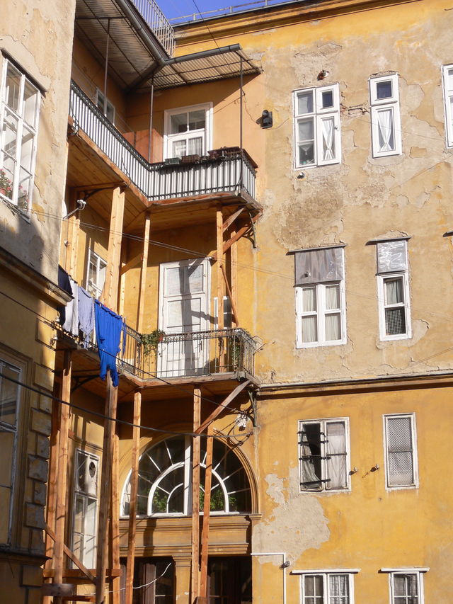 zu testzwecken innenhof fassade zagreb 