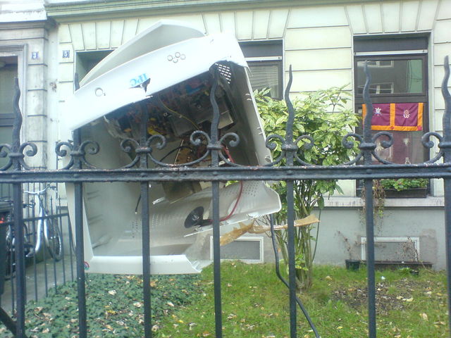 crash lothringerstr spitzen kaputt k�ln zaun s�dstadt monitor probleml�sung 