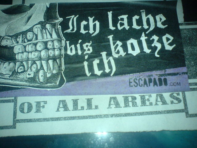 brocken zwischen den z�hnen kotzen k�ln sticker streetart lachen 