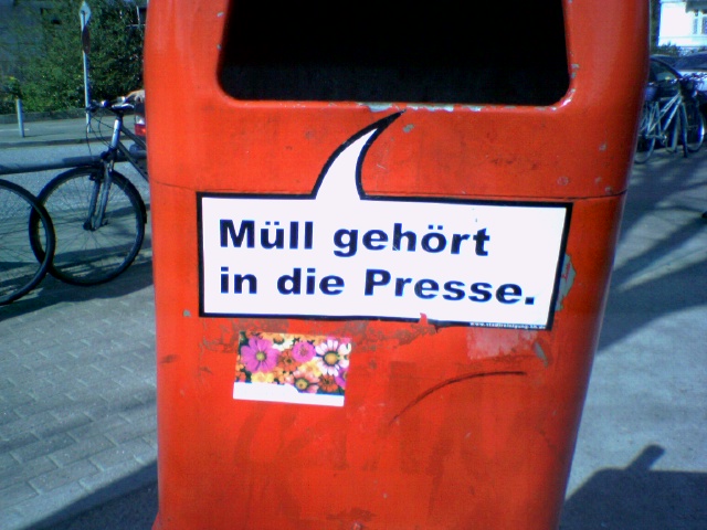 journalismus m�ll rot m�lleimer sprechblase presse hamburg 