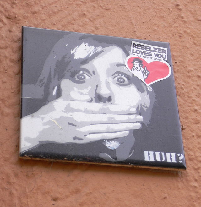 heute: eine kleine galerie aus dem schanzenviertel streetart kachel hamburg kacheln schanzenviertel schanze schweigen 