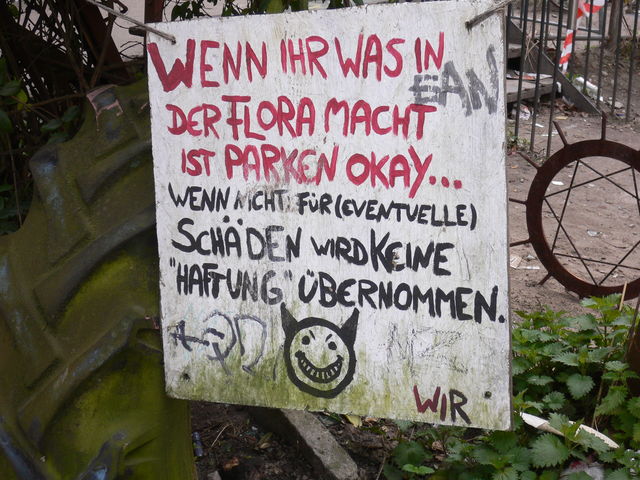 charmante drohung drohung haftung sch�den schild warnung hamburg schanzenviertel 