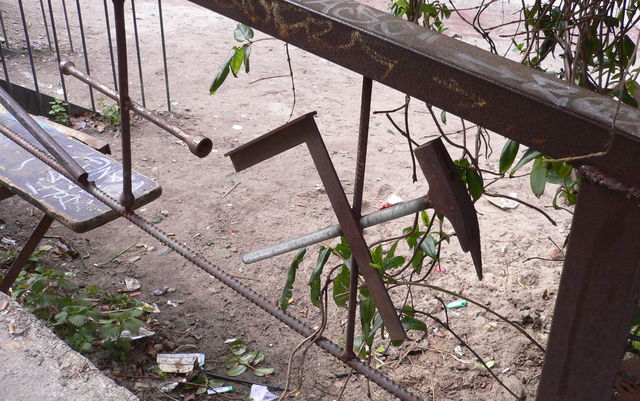 hammer und winkel gel�nder werkzeug zaun hamburg schanzenviertel 