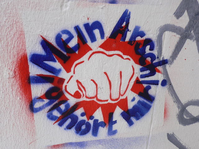 arsch arsch grafitti streetart hamburg schanzenviertel faust 