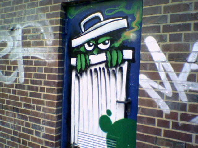 oskar, bist du's? augen grafitti monster st.pauli streetart t�r m�lltonne tonne 