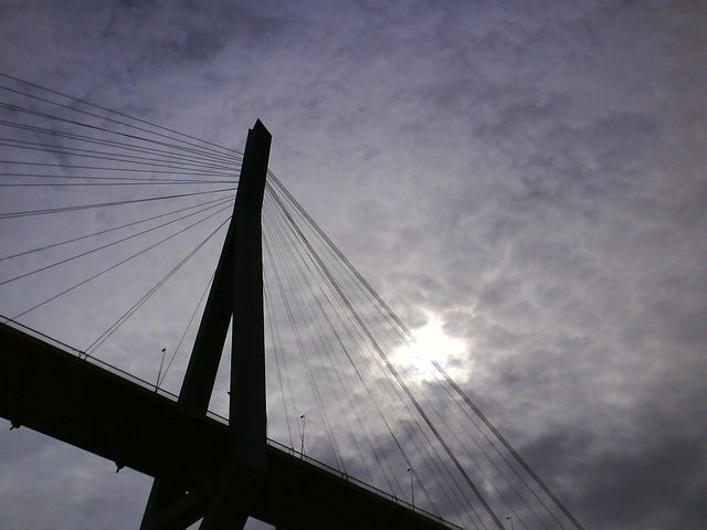 loch im himmel goatse brcke himmel wolken loch hafen hamburg elbe 