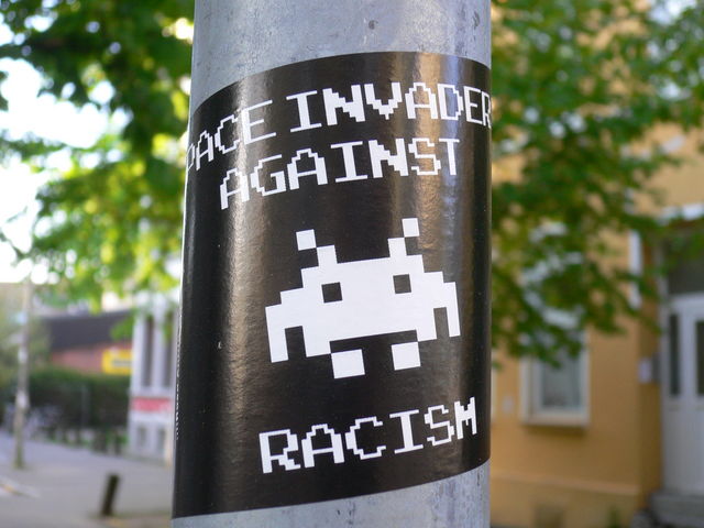spaceinvaders unite rassismus spaceinvaders sticker pixel space_invader altona 